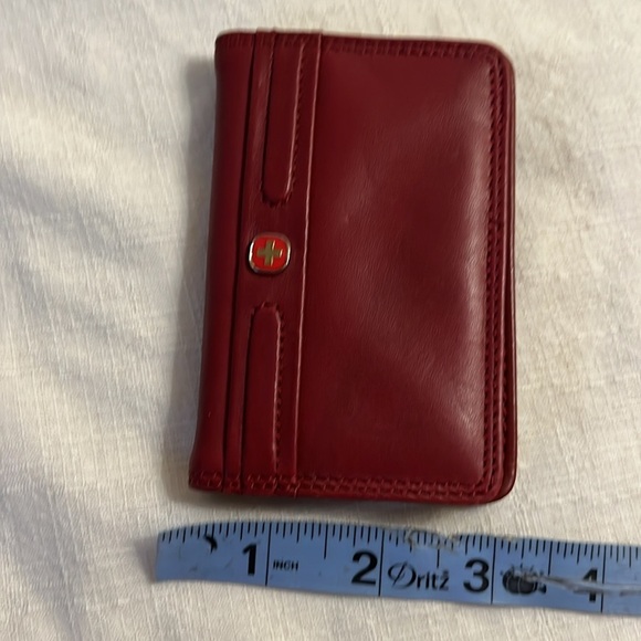 Wenger Red Leather Card Case Wallet Makers of the Genuine Swiss Army Knife - Picture 12 of 12